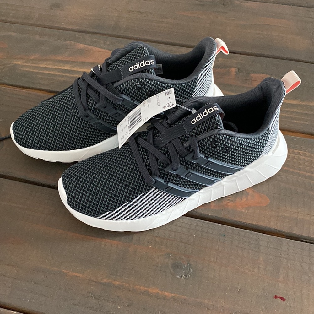 NWT Adidas Women’s Size 6 Running Shoes
